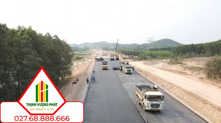 Việc bàn giao mặt bằng "xôi đỗ" ở Quảng Bình khiến nhà thầu dự án Cao tốc Vạn Ninh - Cam Lộ không thể thi công đúng kế hoạch đề ra.