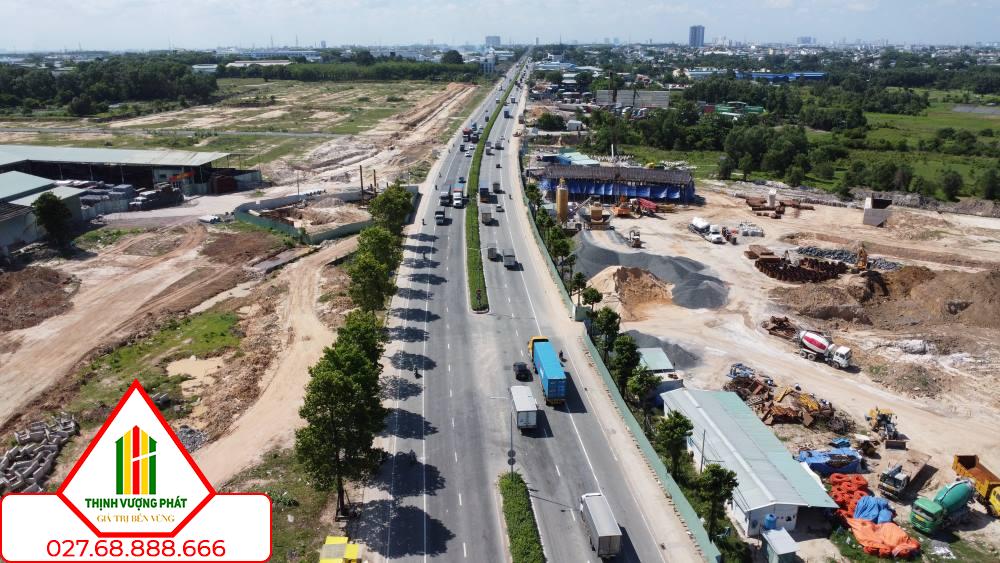 Nút giao Bình Chuẩn đang được đẩy nhanh tiến độ thi công. Ảnh: Đình Trọng