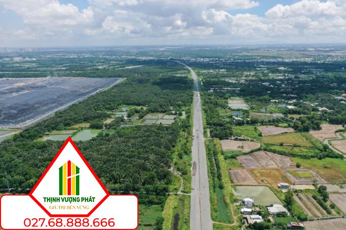 Bất động sản khu Nam TP HCM, đoạn qua huyện Nhà Bè, tháng 10/2023. Ảnh: Quỳnh Trần