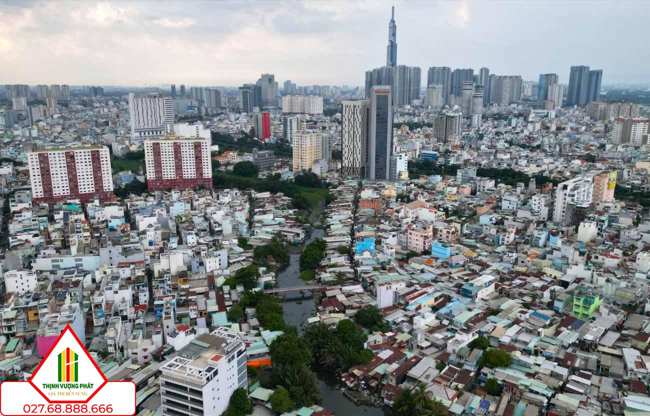 TPHCM sẽ thu hồi đất 2.260 hộ dân cải tạo rạch Xuyên Tâm. Ảnh: Anh Tú