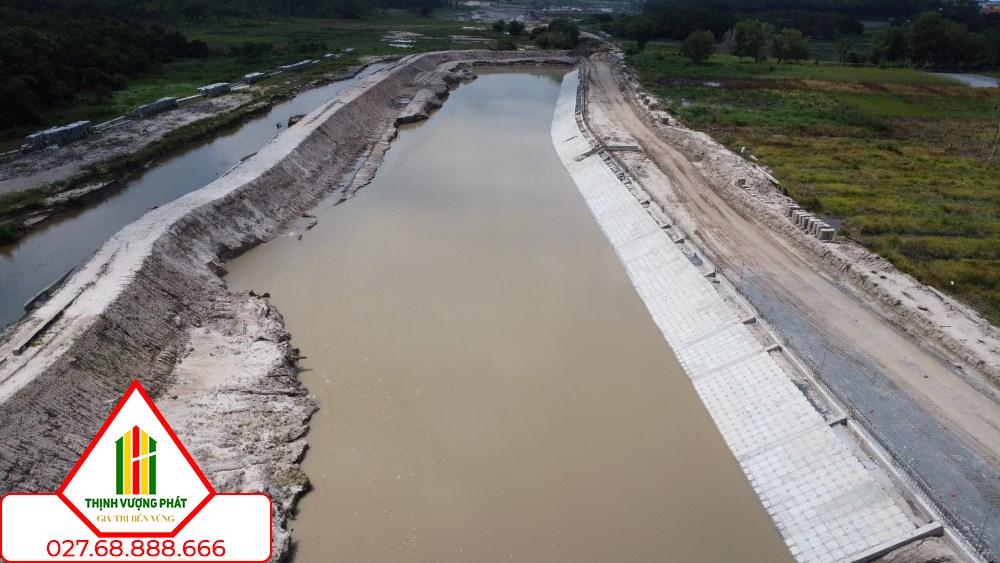 Dự án nạo vét gia cố suối Cái, đoạn từ cầu Thợ Ụt đến sông Đồng Nai tăng 5,5 tỉ đồng. Ảnh: Đình Trọng