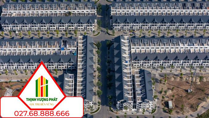 Hàng trăm nhà liền kề bỏ hoang tại một khu đô thị phía Tây Hà Nội tháng 11/2024. Ảnh: Giang Huy