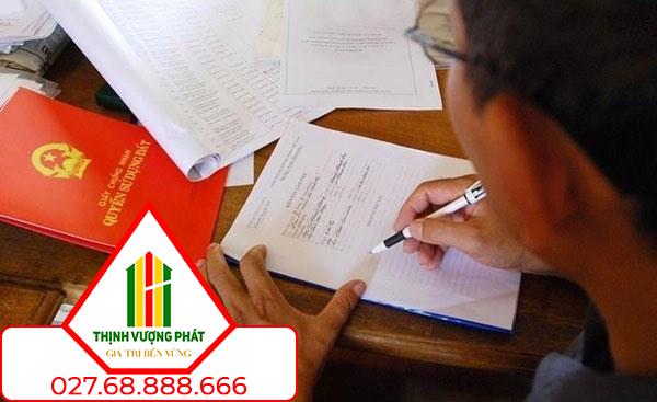 Nhà ở chỉ có giấy phép xây dựng sẽ không được phép sang tên sổ đỏ, trừ trường hợp nhận thừa kế. Ảnh: Nguyễn Phong