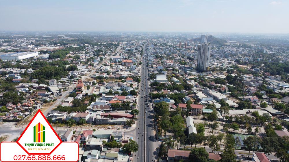 Dự án chung cư nằm trên trục đường Quốc lộ 1K. Ảnh: Đình Trọng