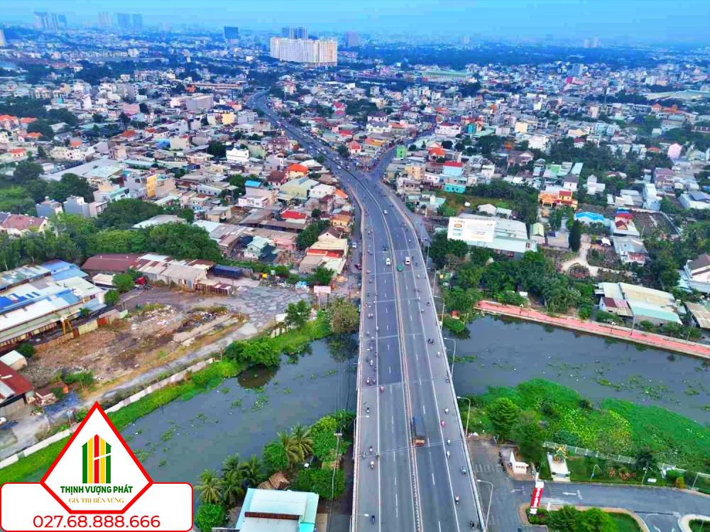 Điểm cuối dự án mở rộng Quốc lộ 13 là cầu Vĩnh Bình, giáp ranh tỉnh Bình Dương. Ảnh: Minh Quân